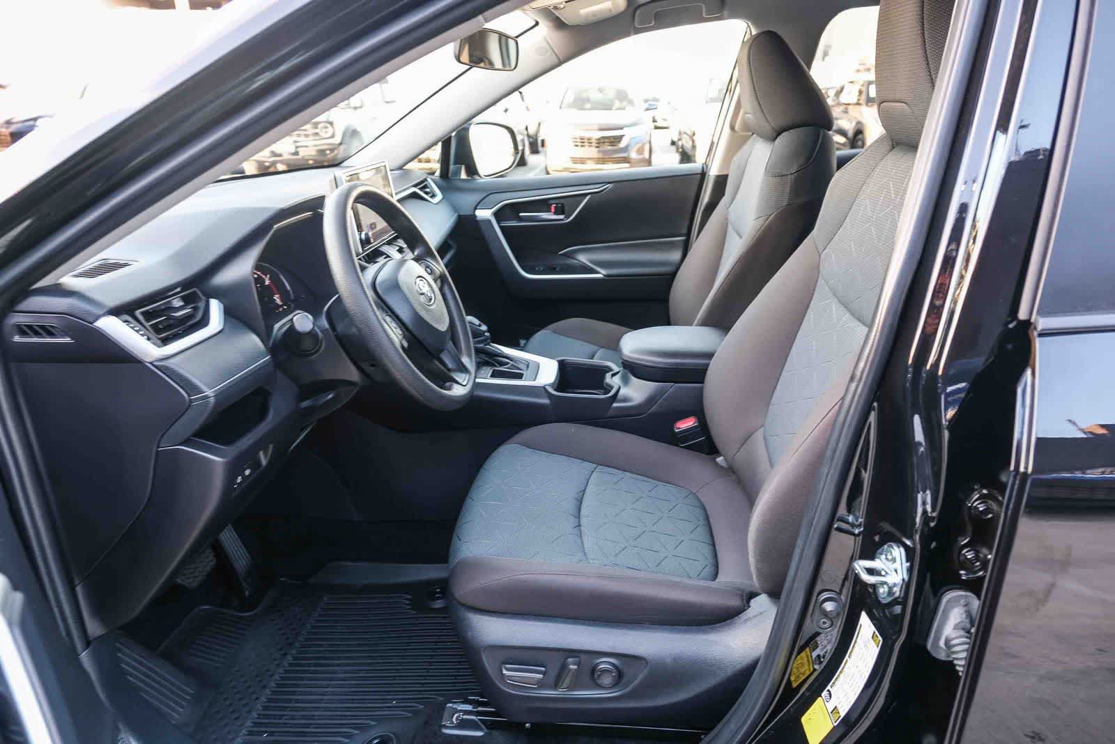 Certified 2025 Toyota RAV4 XLE FWD image 20