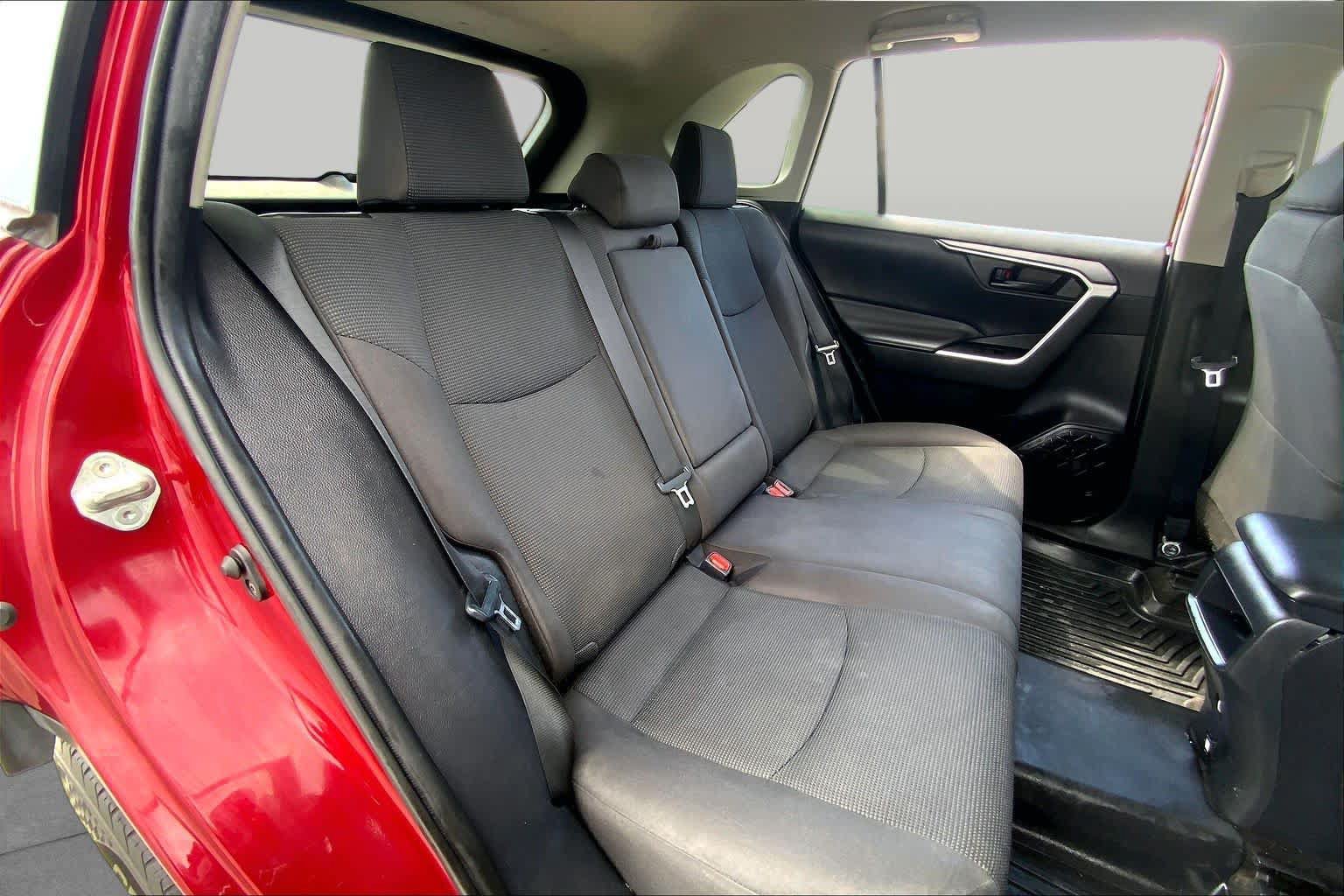 Used 2021 Toyota RAV4 LE FWD image 19