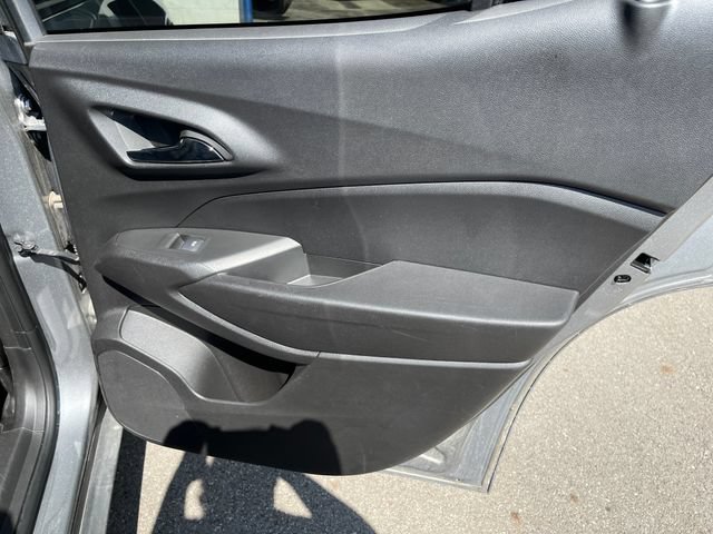 Used 2025 Chevrolet Trax LT w/ LT Convenience Package FWD image 33