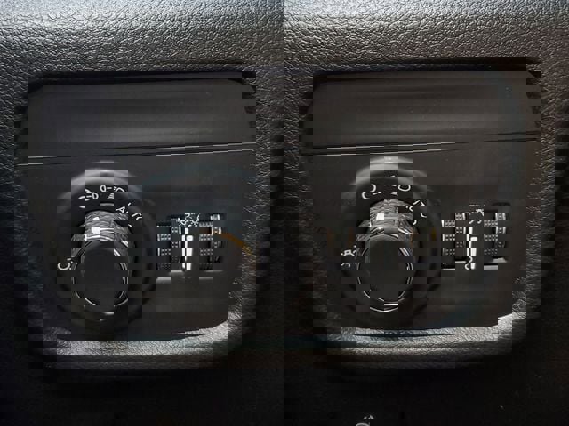 New 2025 Jeep Grand Cherokee Altitude image 33