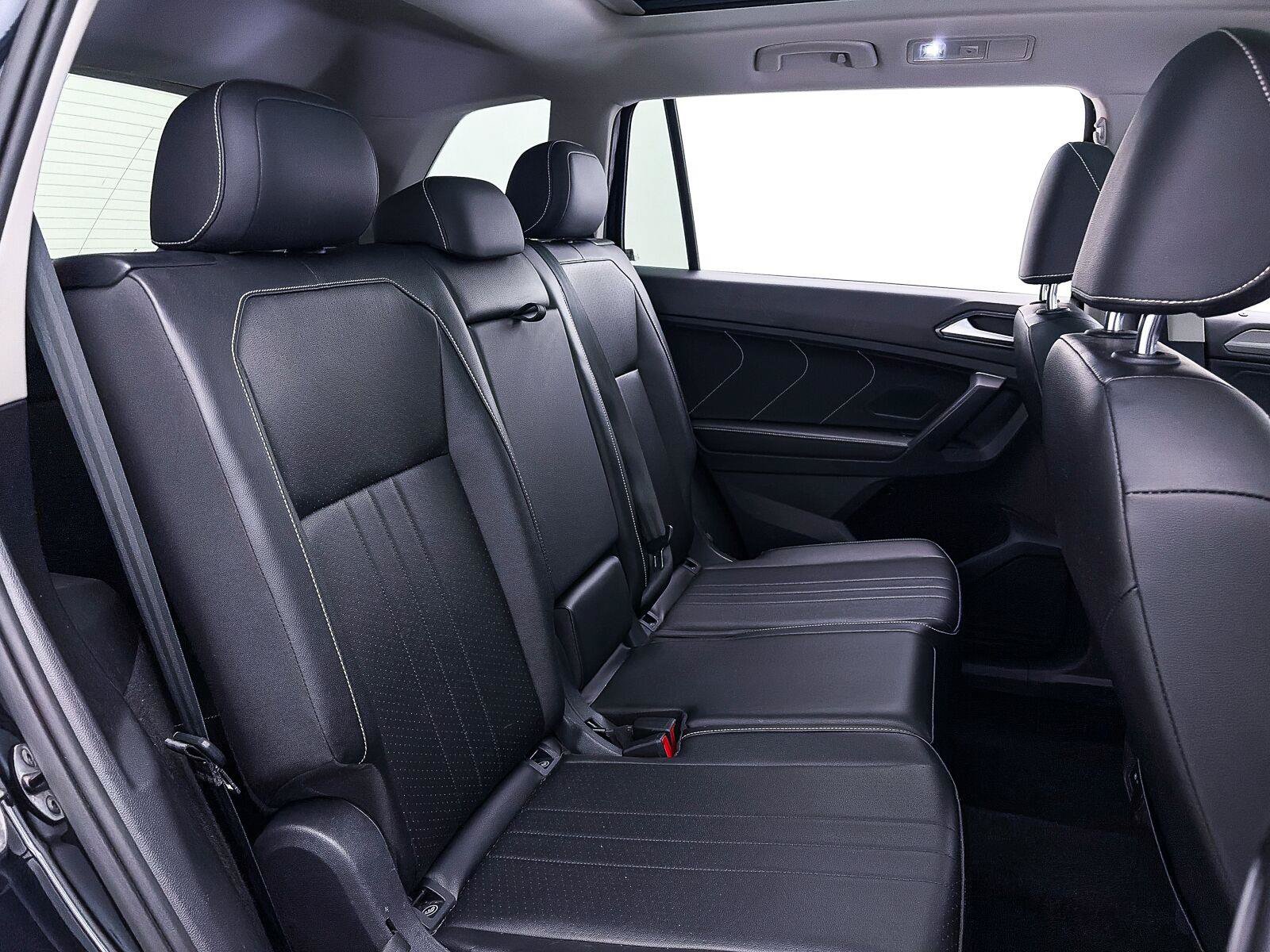 Used 2022 Volkswagen Tiguan SE FWD image 32