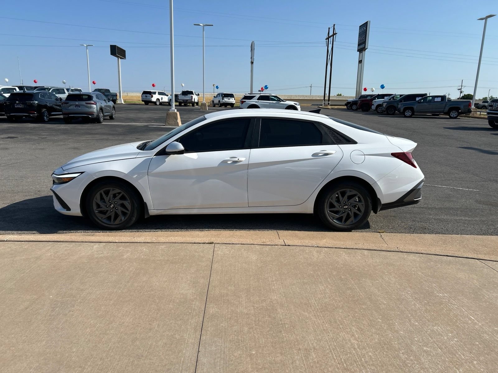 Used 2024 Hyundai Elantra SEL FWD image 8