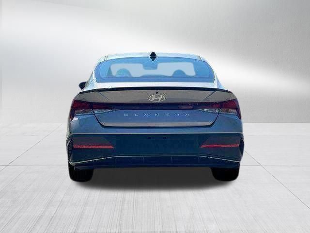 New 2025 Hyundai Elantra Sport FWD image 15
