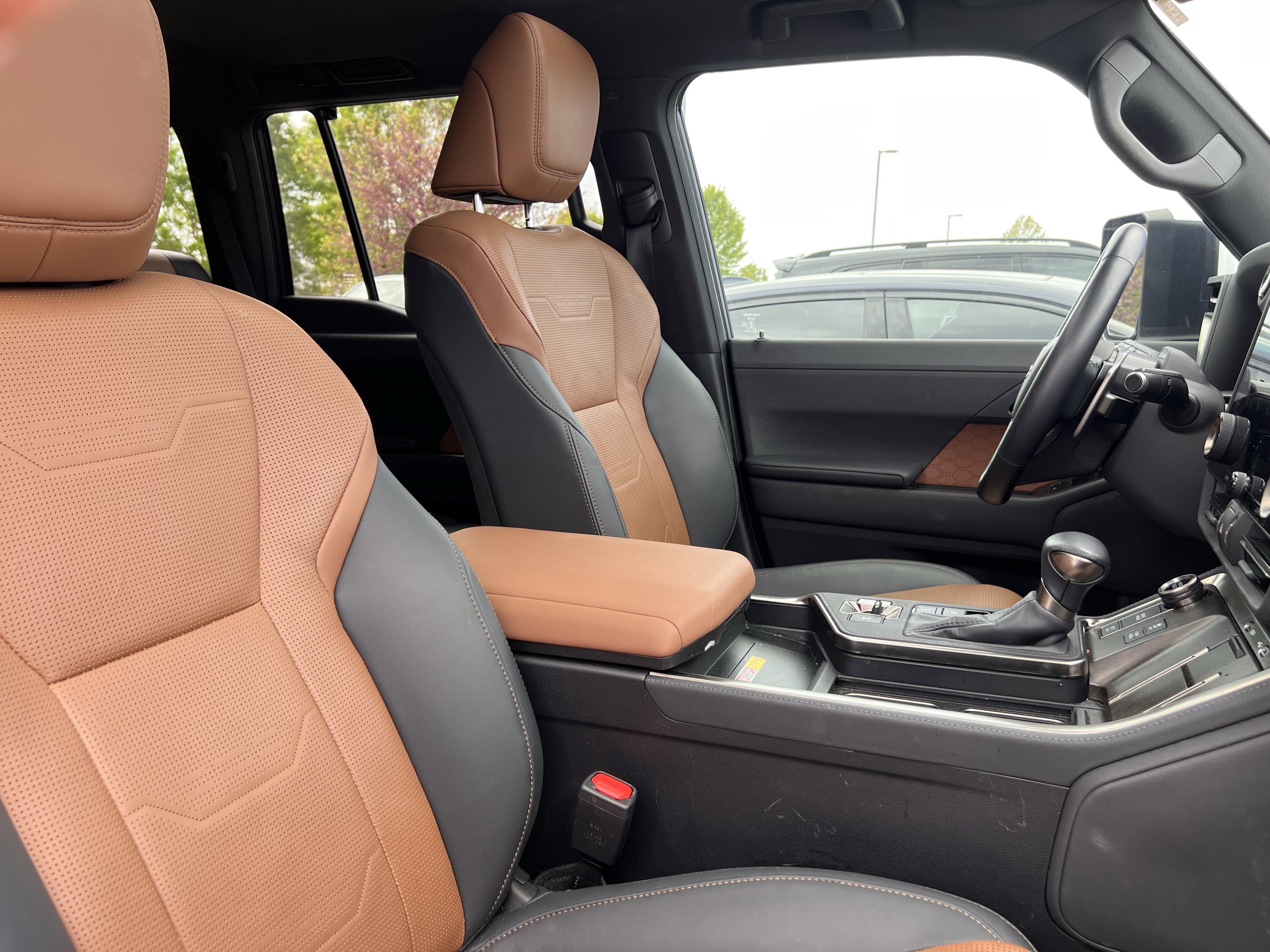 Used 2024 Lexus GX 550 w/ Cold Area Package image 34