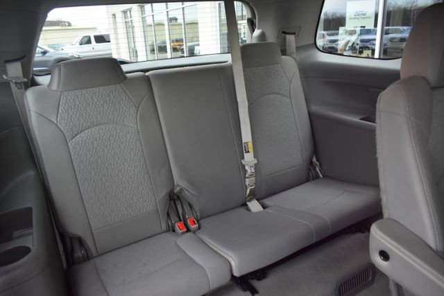 Used 2015 GMC Acadia SLE image 41