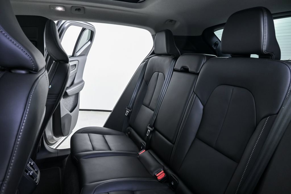 Certified 2025 Volvo XC40 B5 Plus image 21