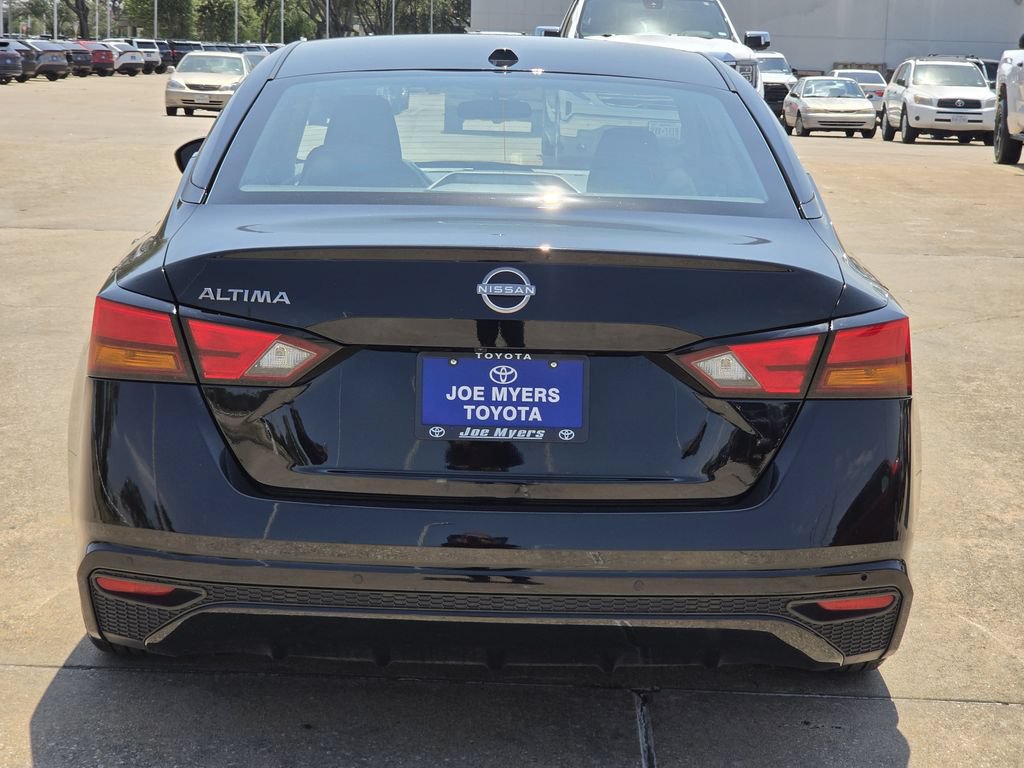 Used 2025 Nissan Altima 2.5 SV FWD image 8