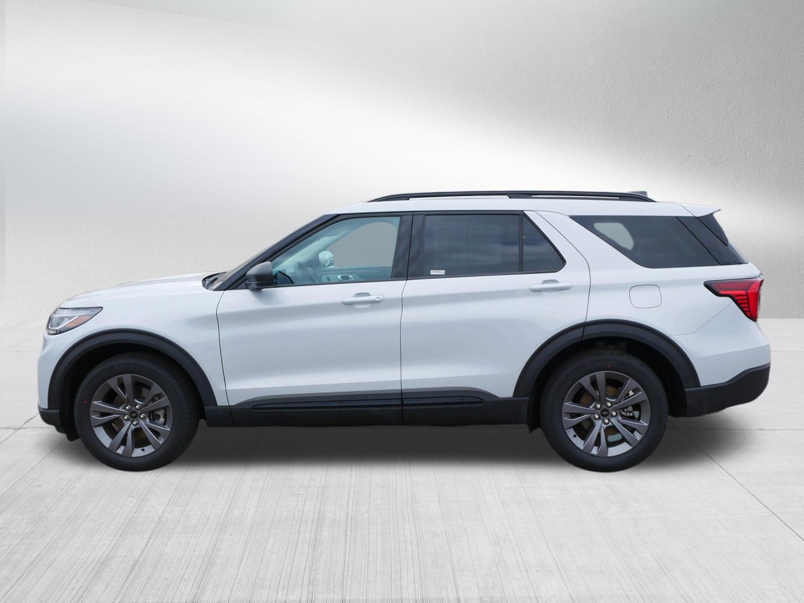 Used 2026 Ford Explorer Active w/ Active Comfort Package AWD/4WD image 4