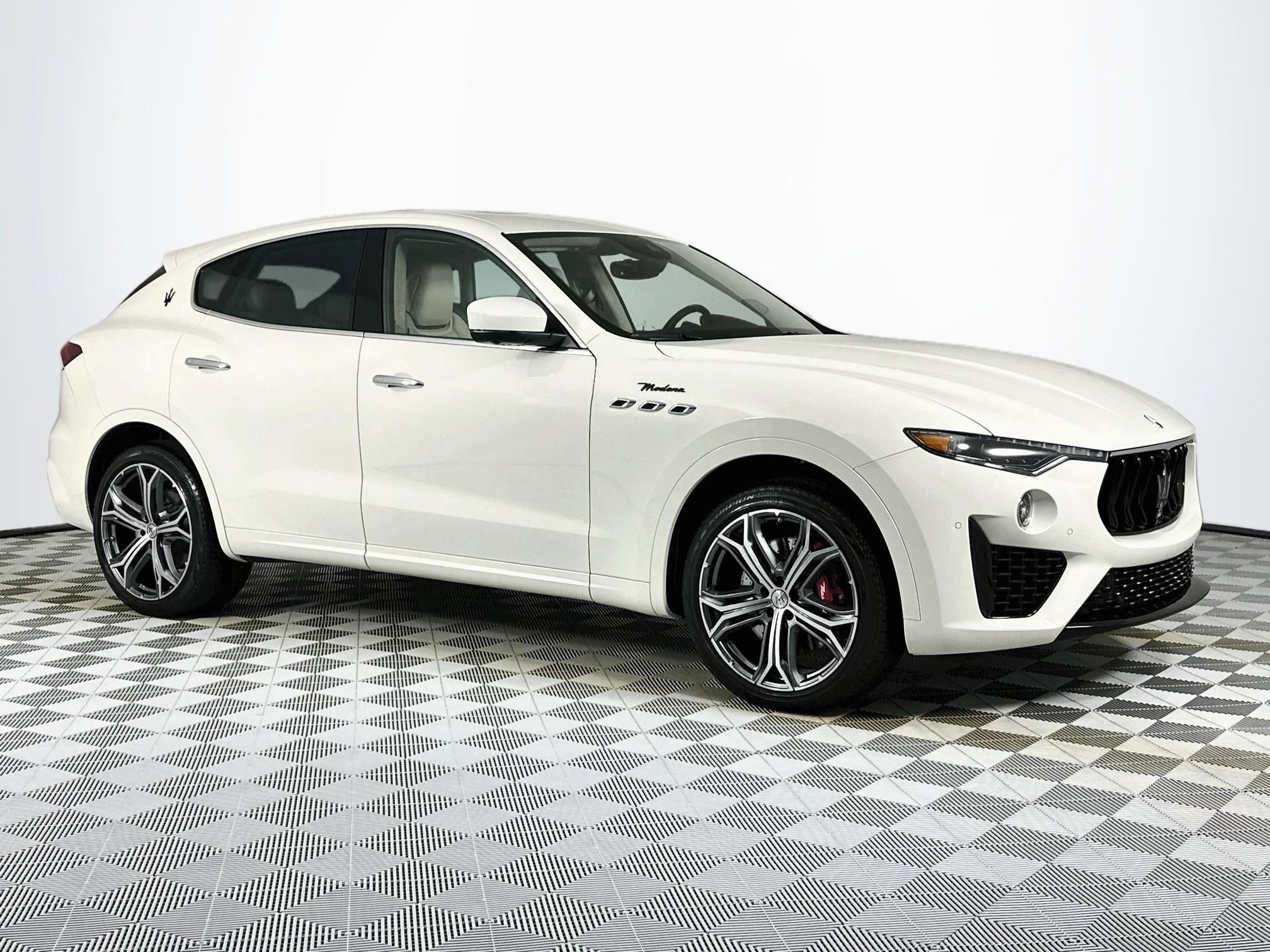 Used 2023 Maserati Levante Modena AWD/4WD image 3