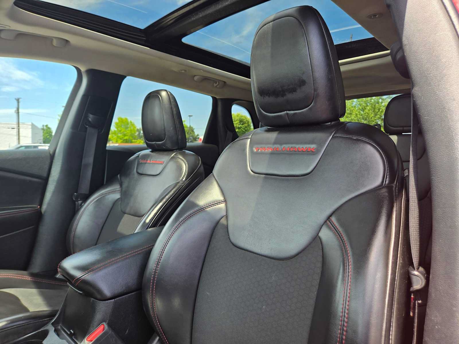 Used 2019 Jeep Cherokee Trailhawk w/ Comfort/Convenience Group AWD/4WD image 24