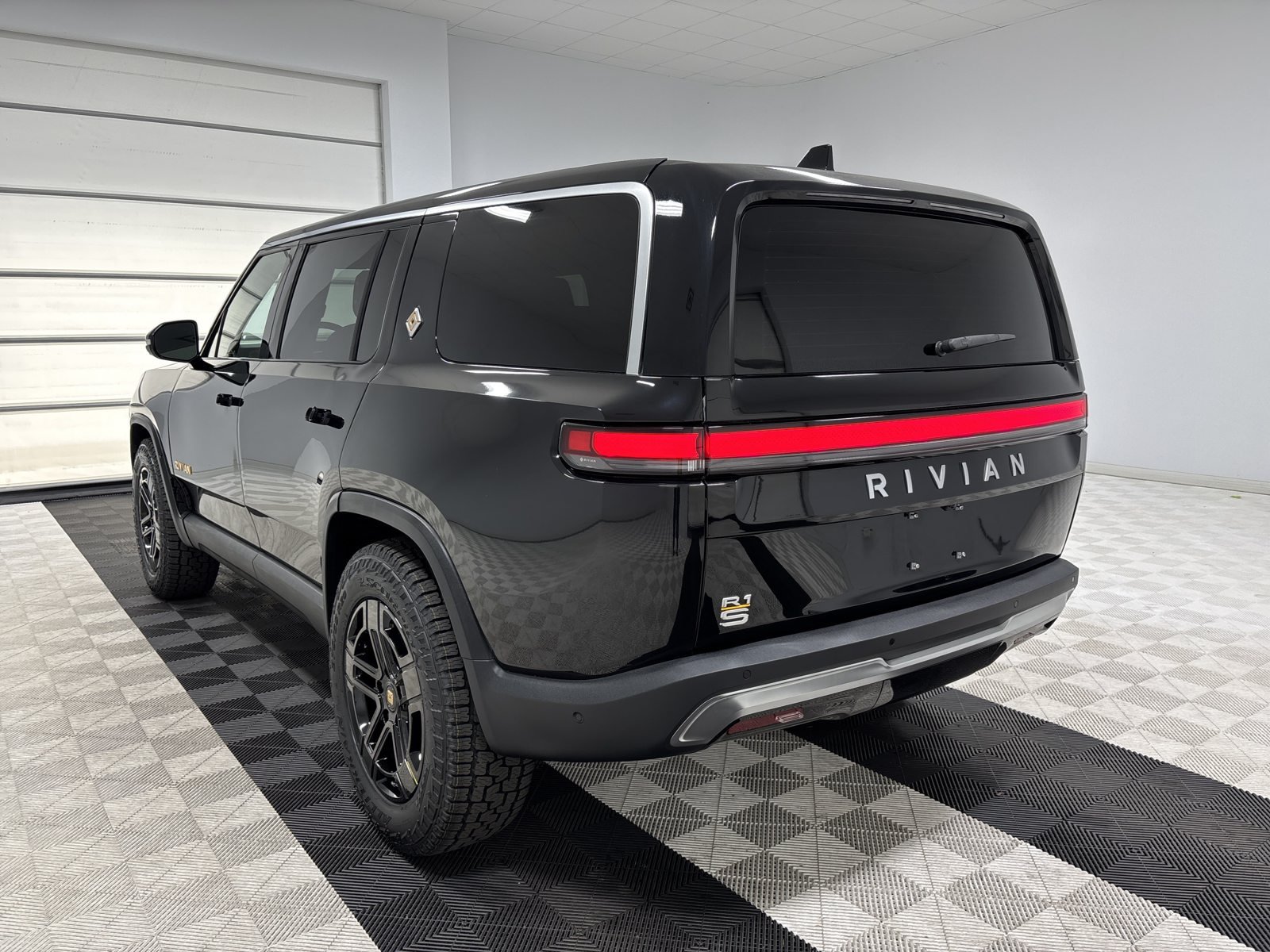 Used 2023 Rivian R1S Adventure Quad AWD/4WD image 3