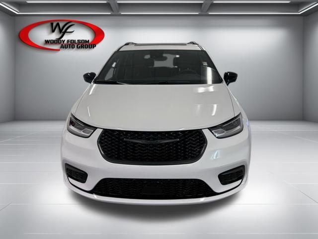 New 2026 Chrysler Pacifica Limited w/ S Appearance Package FWD image 2