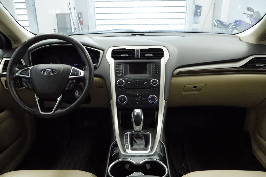 Used 2015 Ford Fusion SE w/ Equipment Group 202A FWD image 18