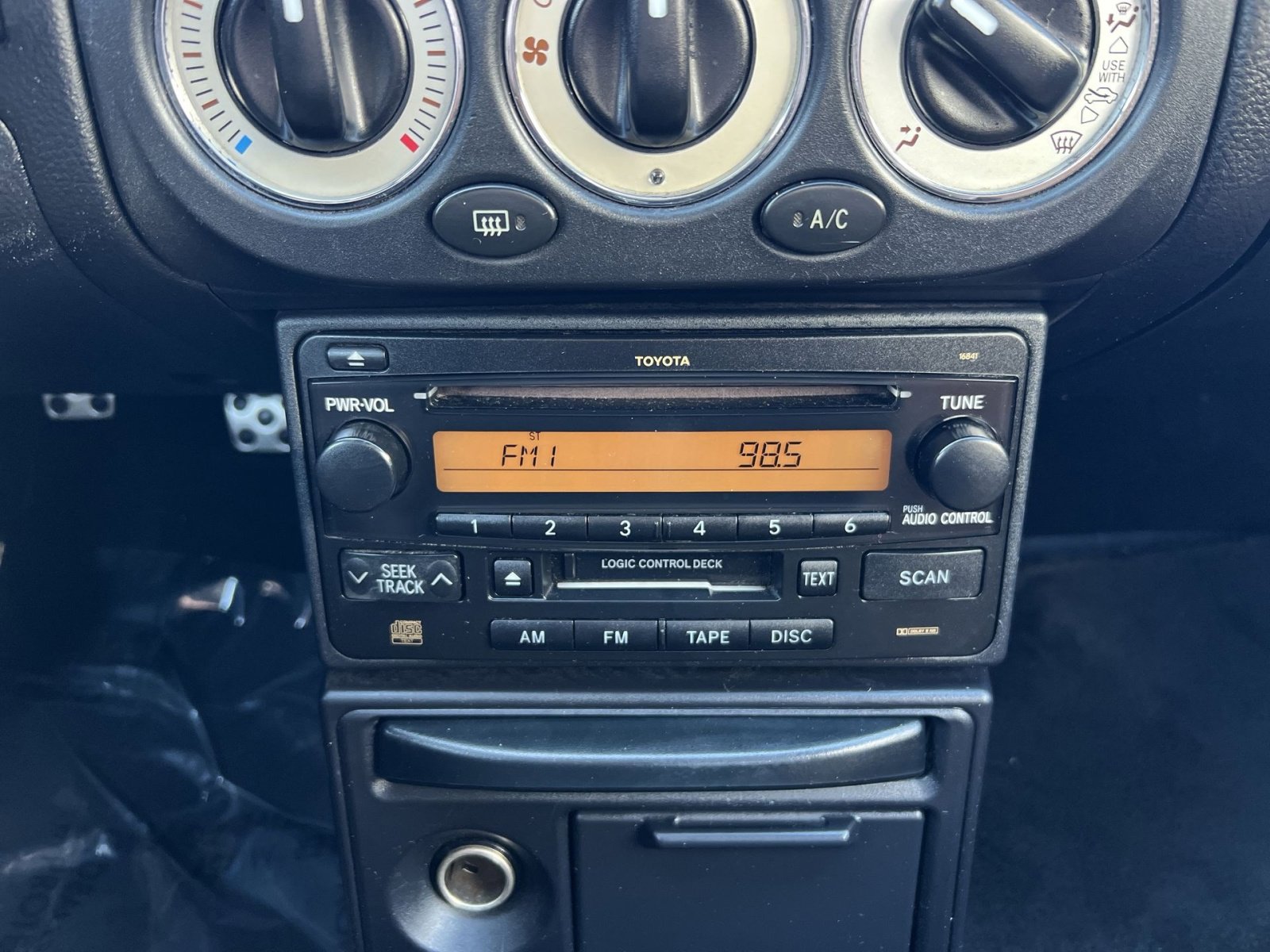 Used 2003 Toyota MR2 Base image 17