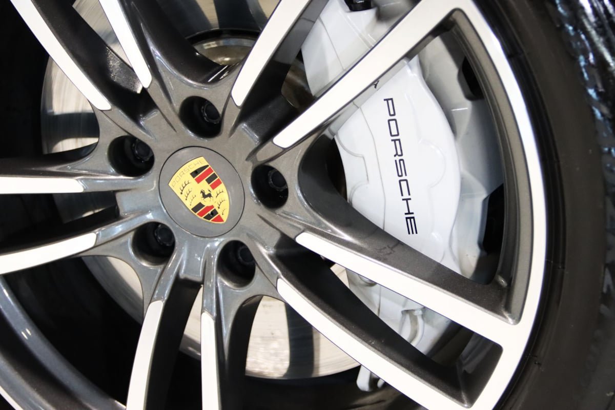 Used 2020 Porsche Cayenne Turbo AWD/4WD image 29