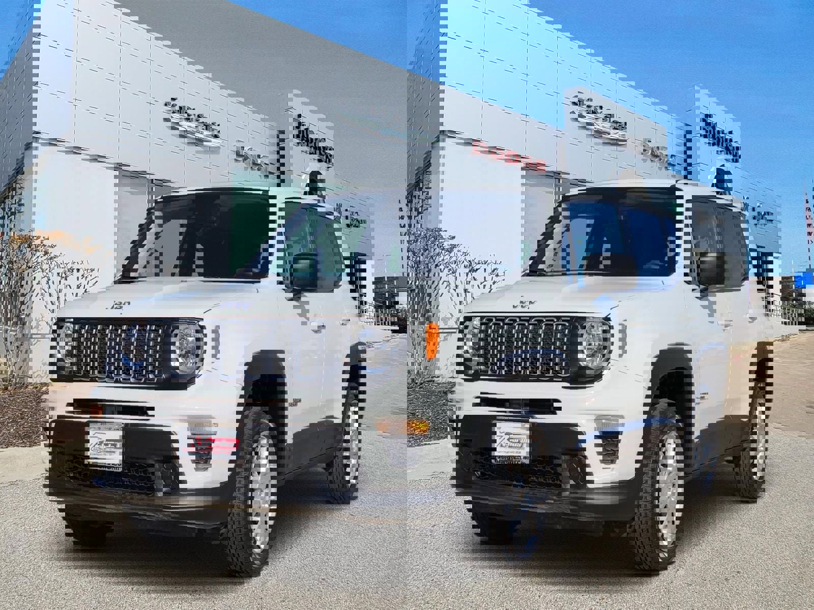 Used 2023 Jeep Renegade Latitude AWD/4WD image 2