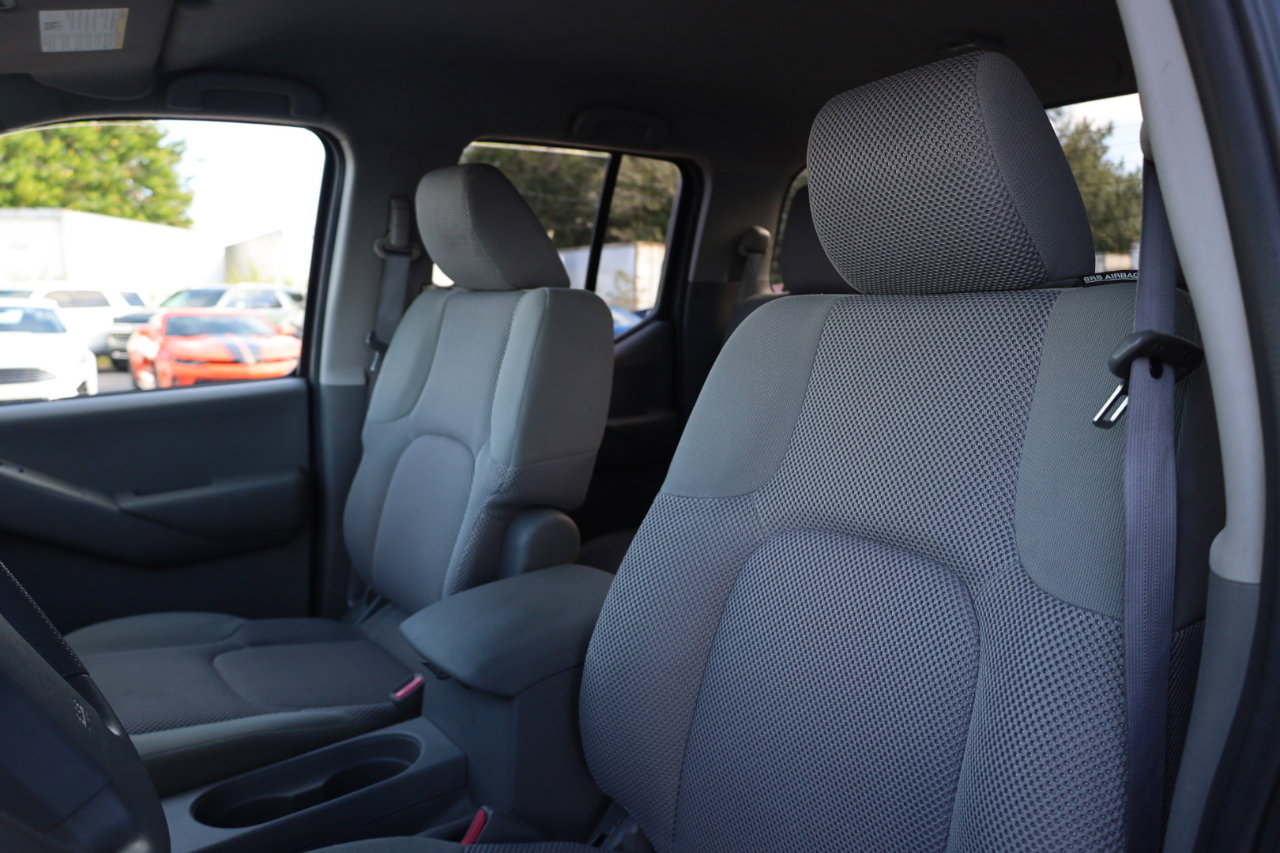 Used 2013 Nissan Frontier SV image 5