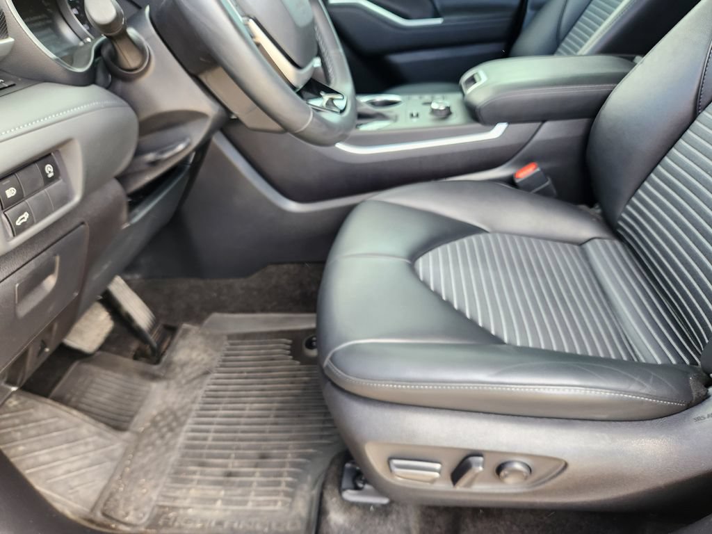 Used 2024 Toyota Highlander XSE AWD/4WD image 14