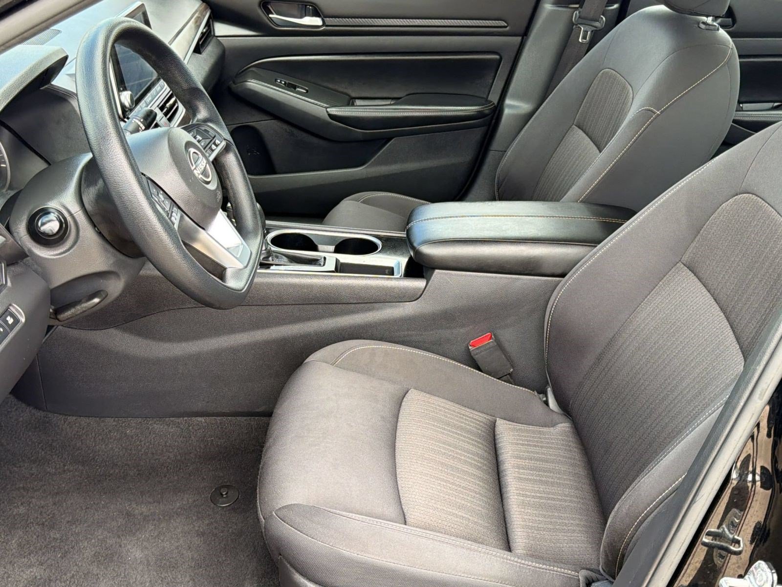 Used 2024 Nissan Altima 2.5 SV FWD image 23