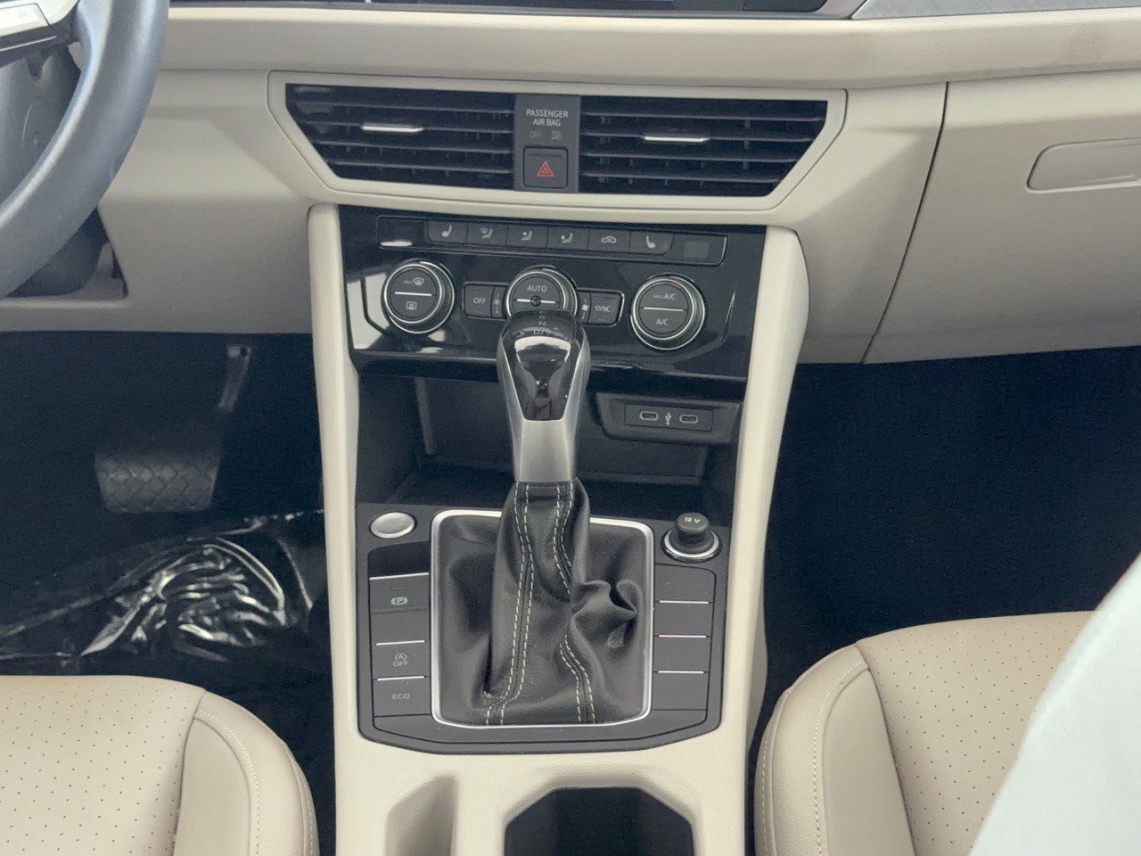 Used 2024 Volkswagen Jetta SE w/ Panoramic Sunroof Package FWD image 22