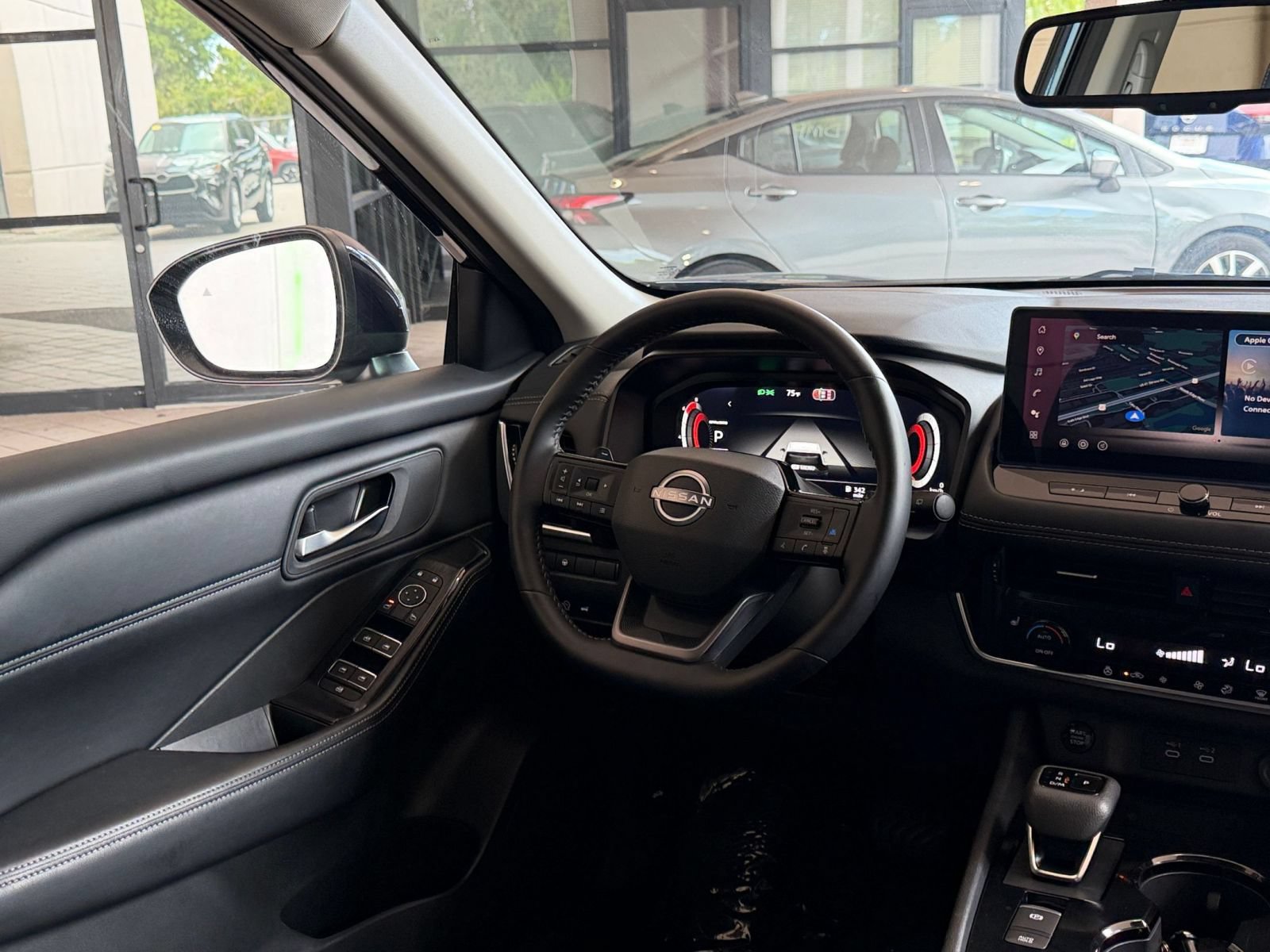 Used 2026 Nissan Rogue SL FWD image 29