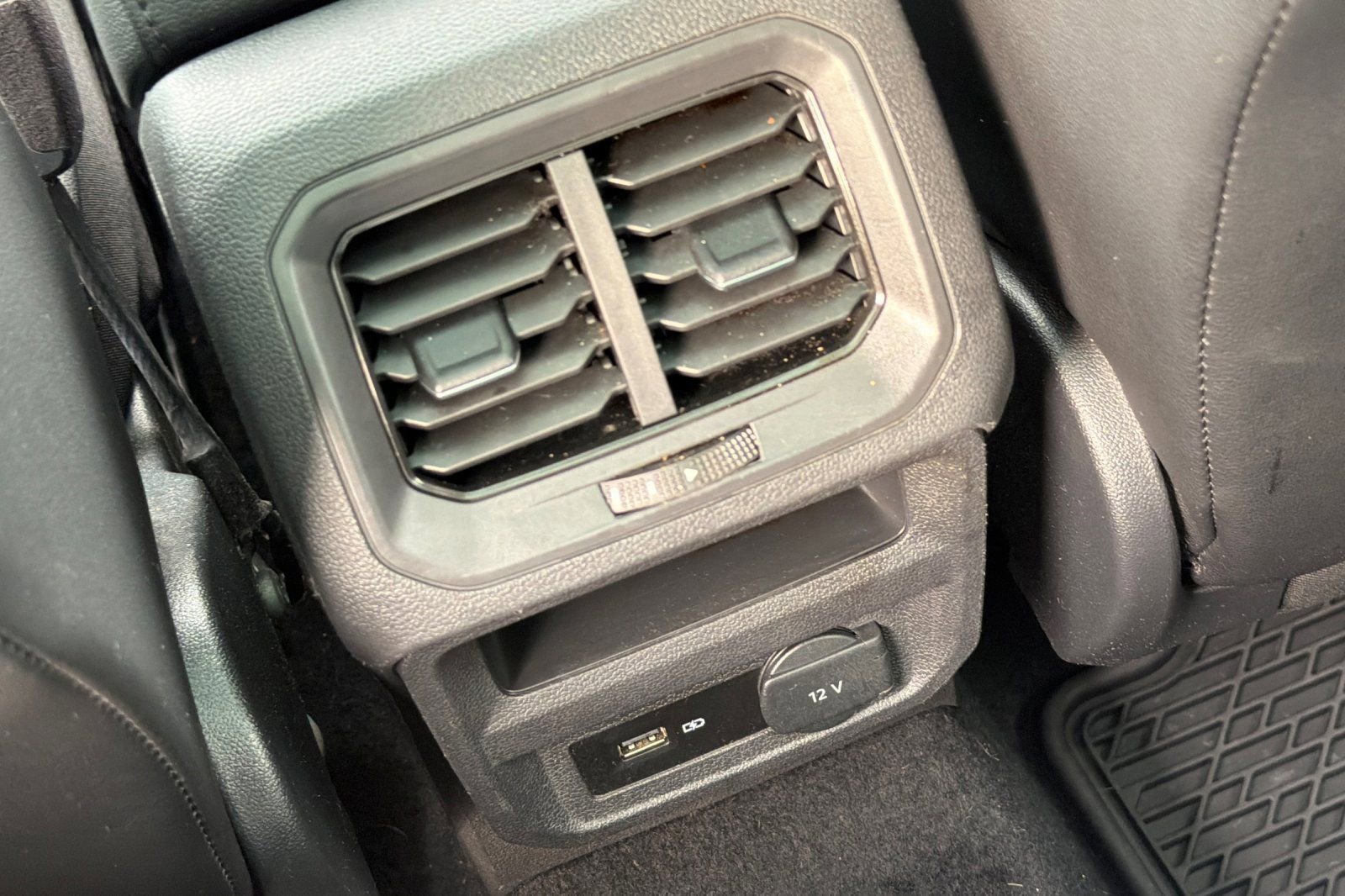 Used 2019 Volkswagen Tiguan SE w/ Panoramic Sunroof Package image 17