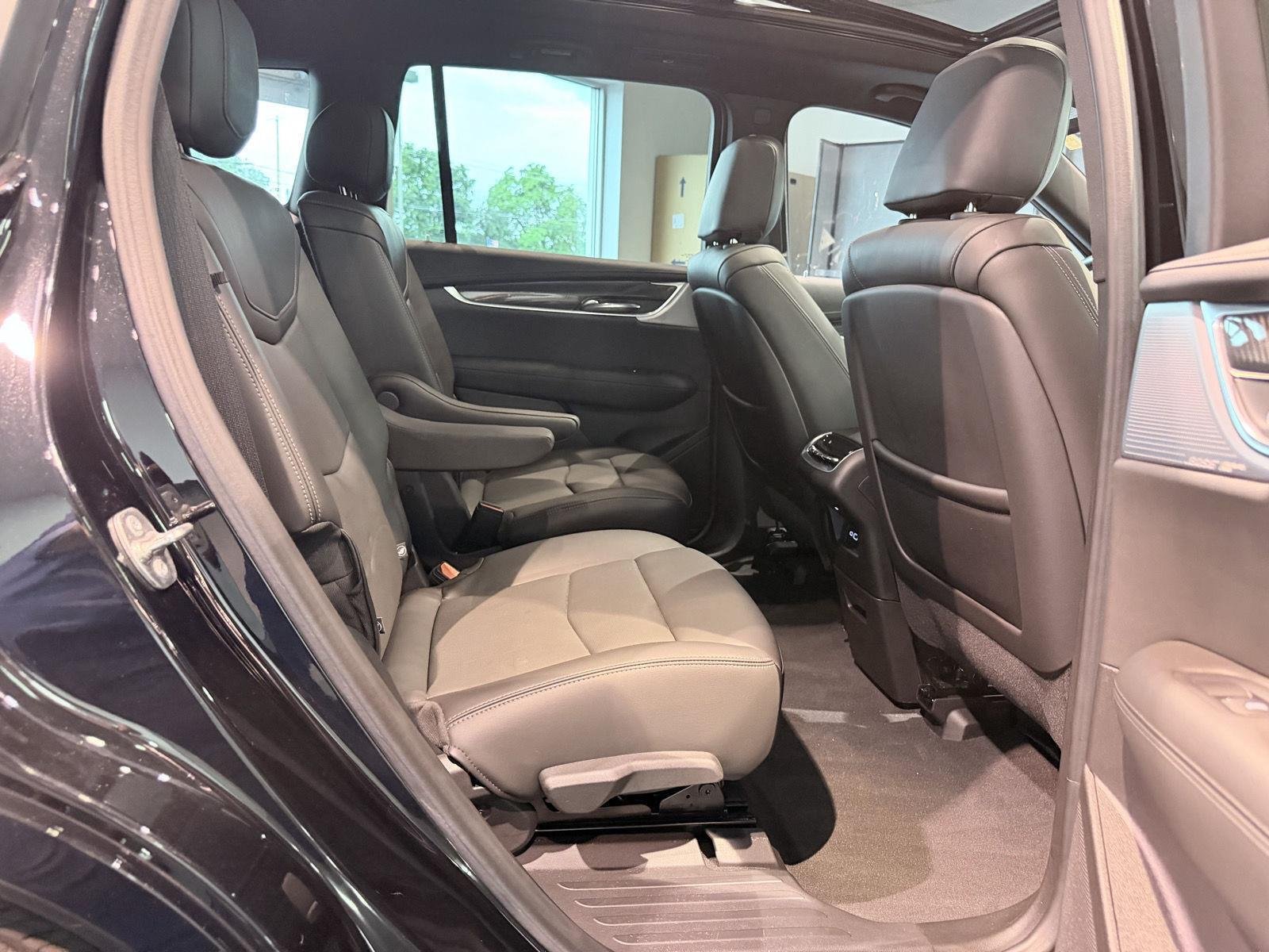 Used 2024 Cadillac XT6 Sport w/ Technology Package AWD/4WD image 18