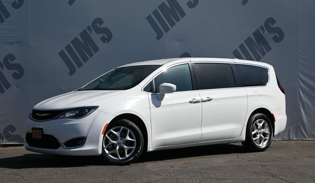 Used 2020 Chrysler Pacifica Touring w/ Tire & Wheel Group FWD image 1