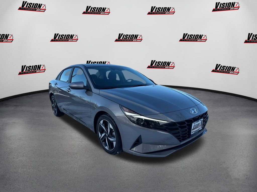 Certified 2023 Hyundai Elantra SEL w/ Convenience Package image 3