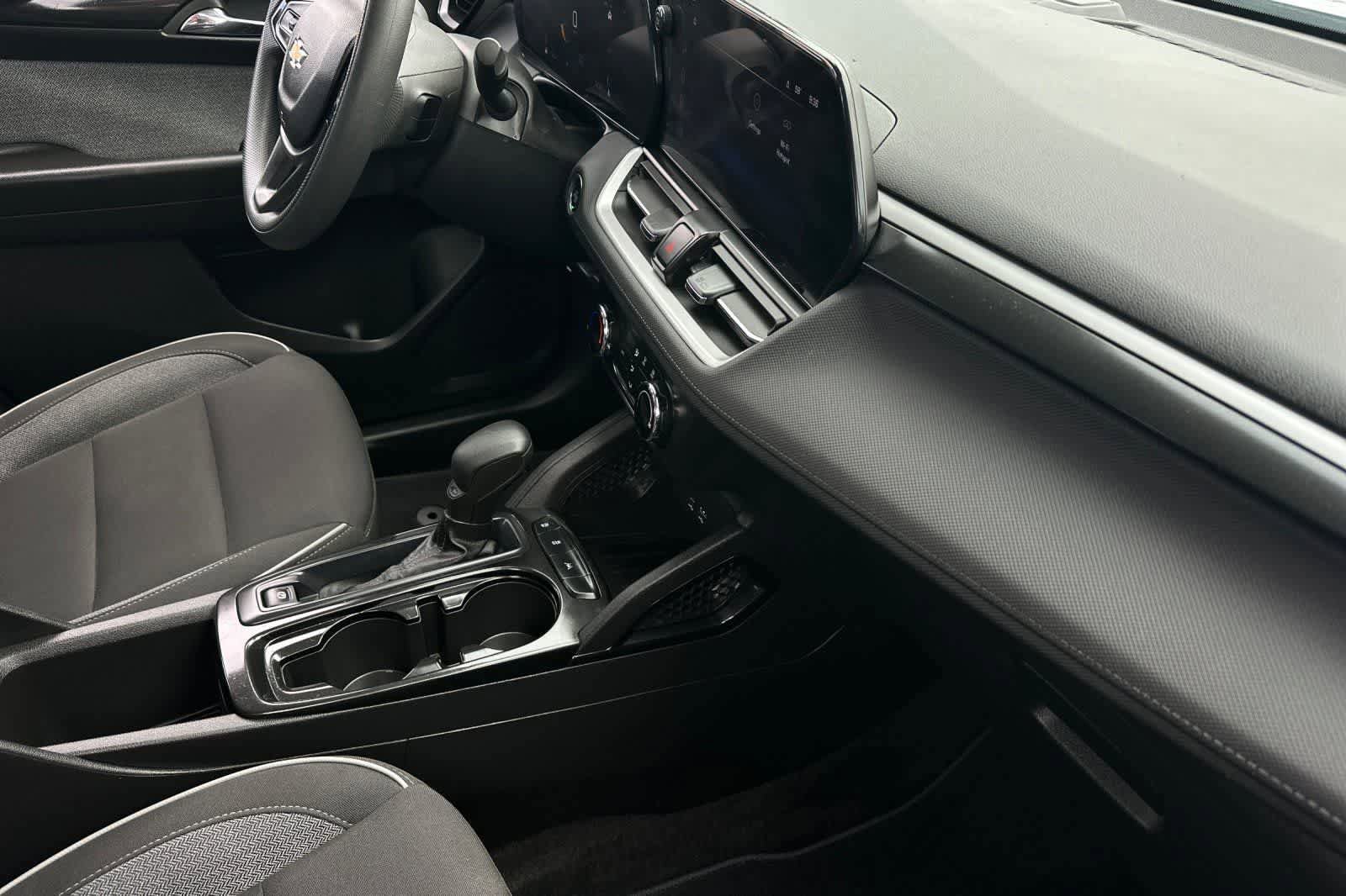 Used 2025 Chevrolet TrailBlazer LS FWD image 18