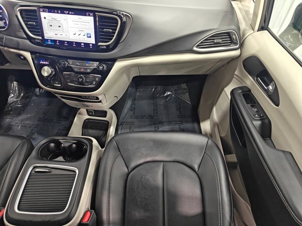 Used 2024 Chrysler Pacifica Touring-L image 24