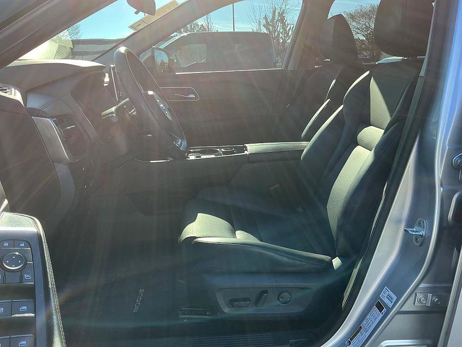 Used 2021 Nissan Rogue SV w/ Premium Package image 12