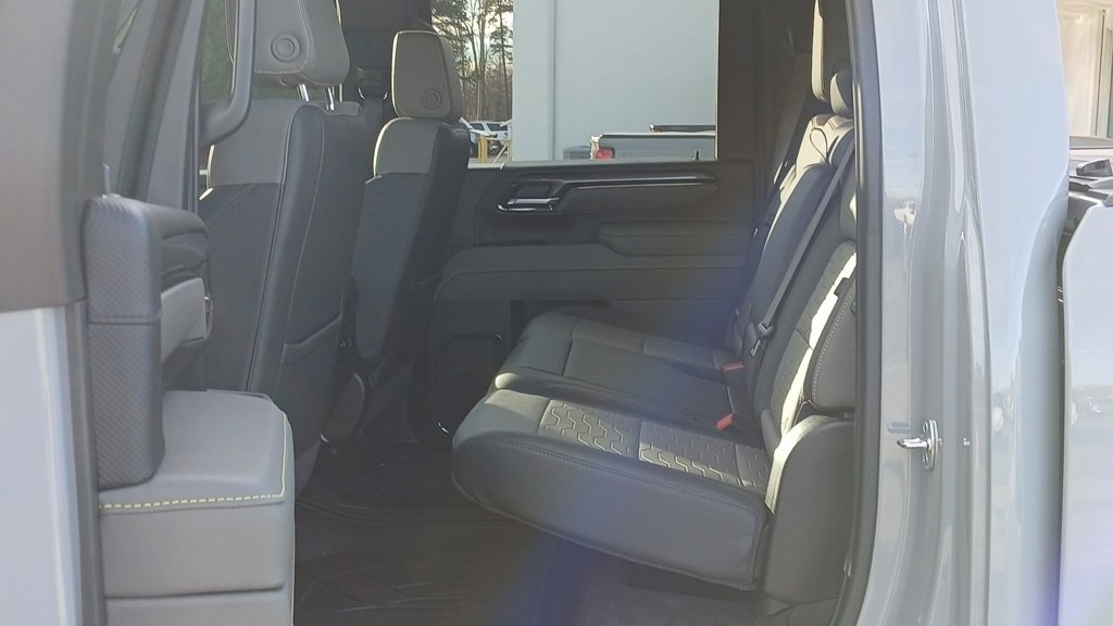 Used 2025 Chevrolet Silverado 2500 ZR2 w/ Technology Package image 9