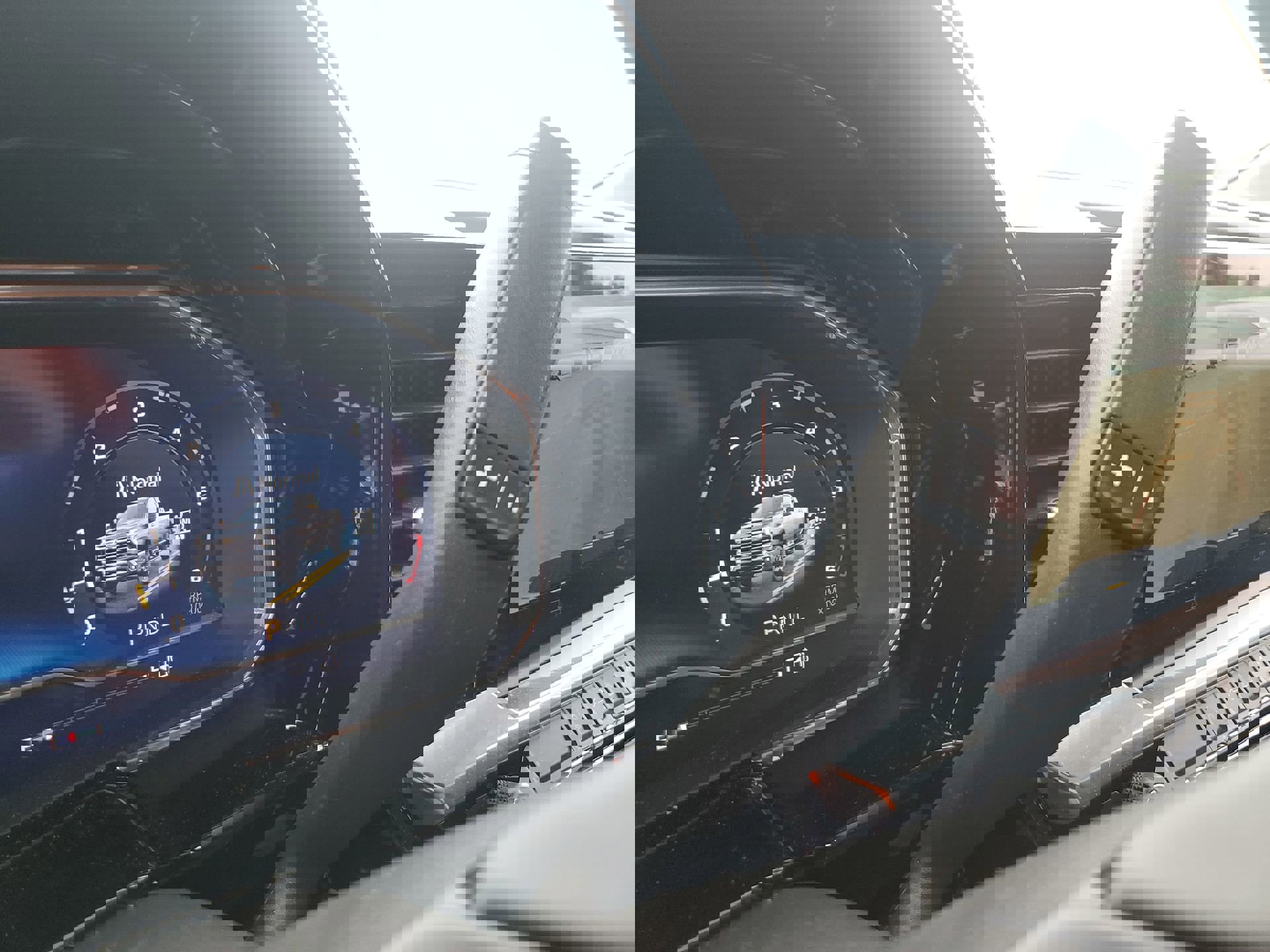 Used 2024 Chevrolet Silverado 2500 LT w/ Convenience Package image 24