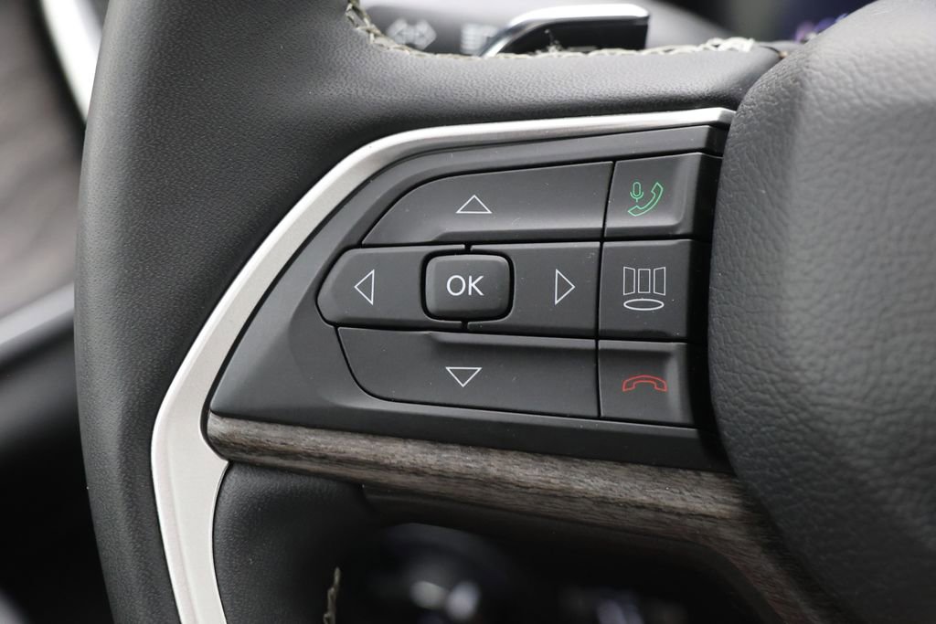 Used 2024 Jeep Grand Cherokee L Limited w/ Luxury Tech Group II AWD/4WD image 19
