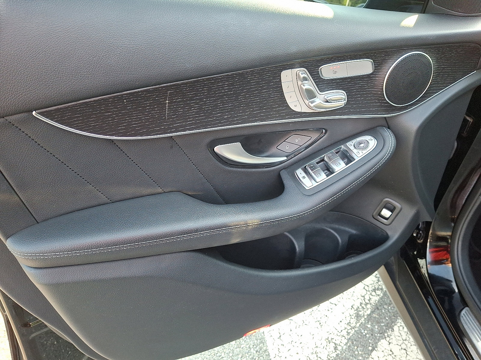 Used 2022 Mercedes-Benz GLC 300 4MATIC SUV image 12