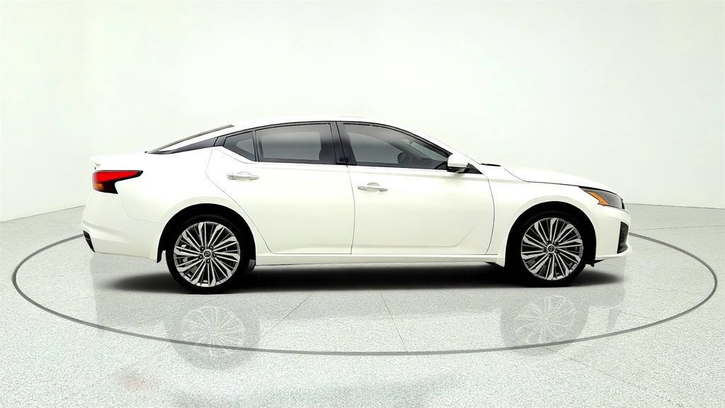 Used 2023 Nissan Altima 2.5 SL AWD/4WD image 4