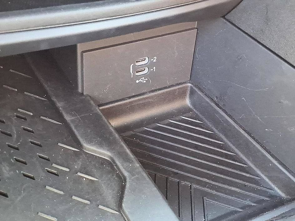 Used 2026 Chrysler Pacifica Limited FWD image 29
