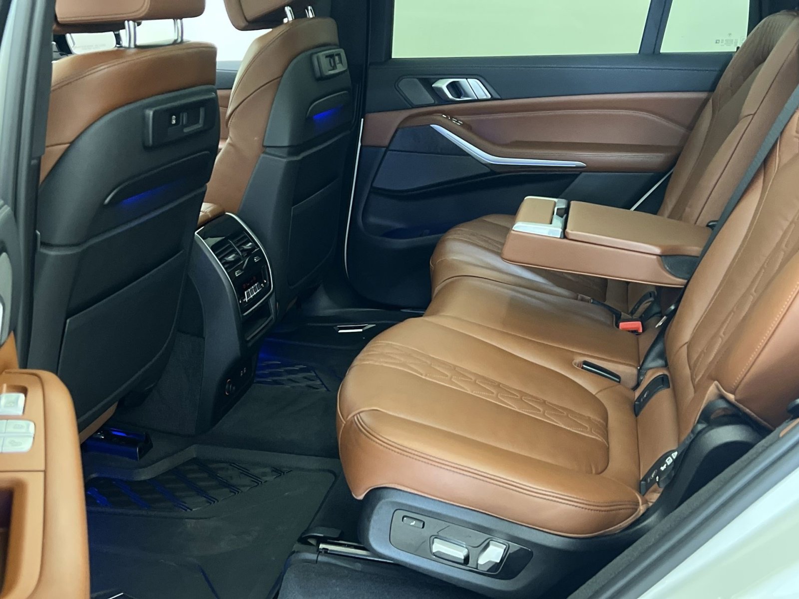 Used 2022 BMW X7 M50i image 23