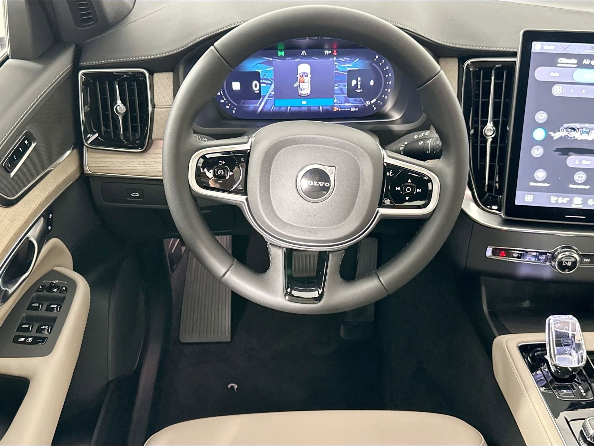 New 2026 Volvo XC90 B5 Plus w/ Protection Package Premier AWD/4WD image 22
