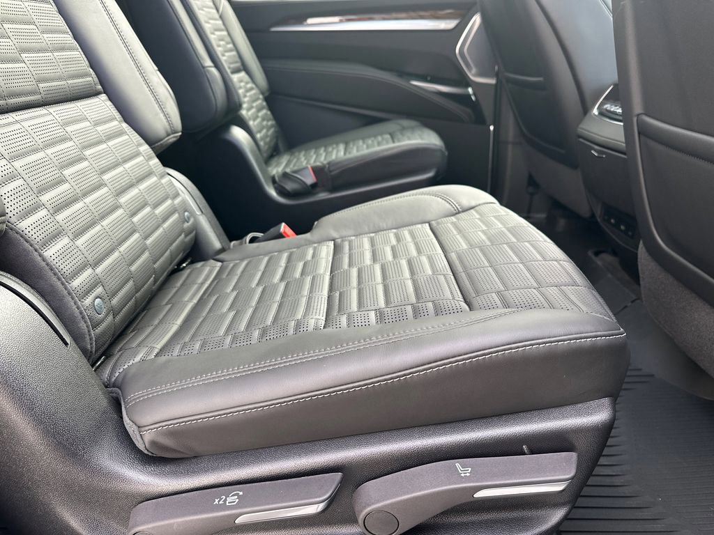 New 2026 Cadillac Escalade ESV Platinum Sport w/ LPO, ONYX Package image 15