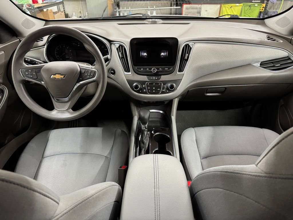 Used 2021 Chevrolet Malibu LT image 17