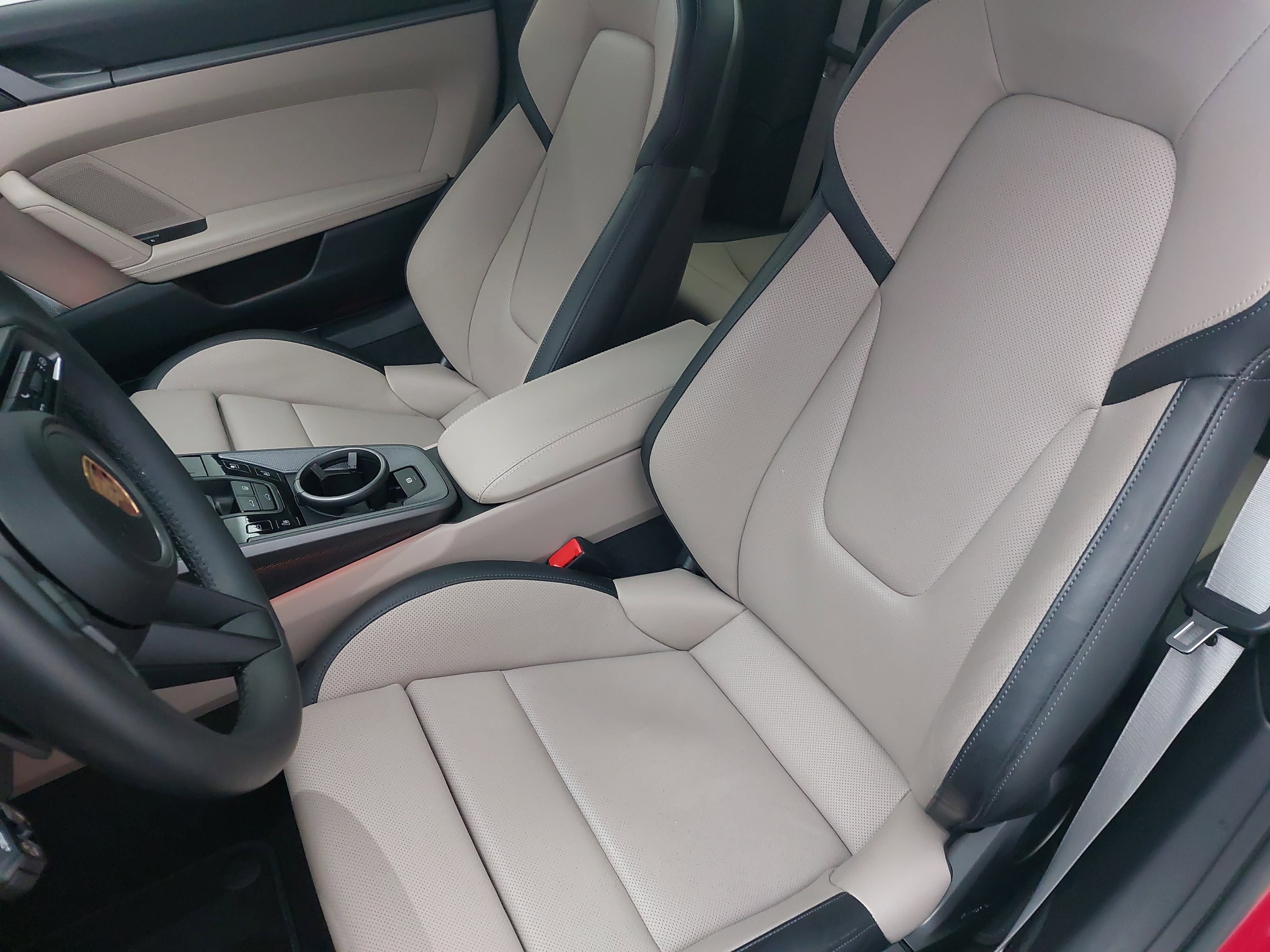 Certified 2025 Porsche 911 Carrera image 13
