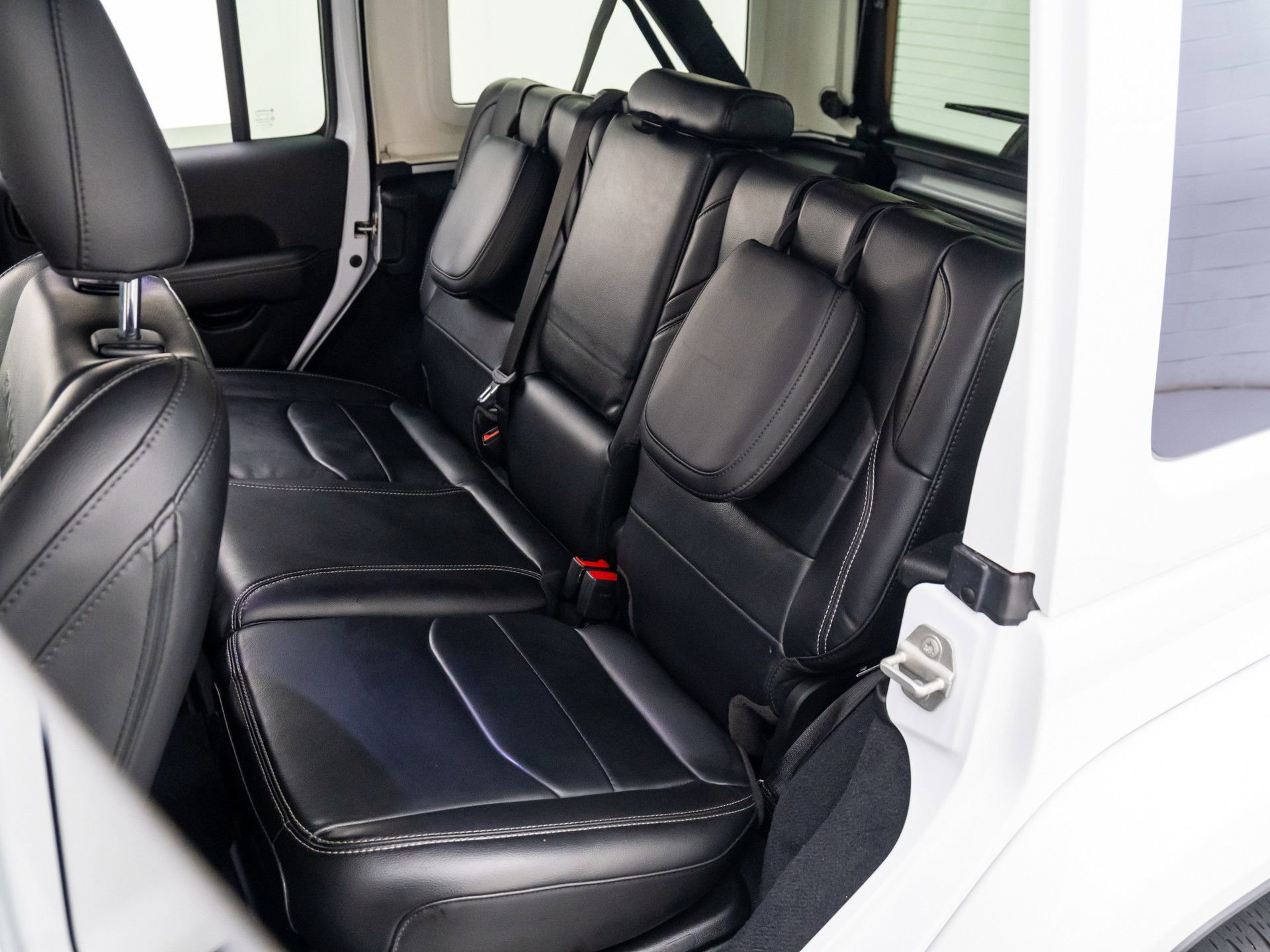 Used 2023 Jeep Wrangler Unlimited Sahara w/ Cold Weather Group image 17