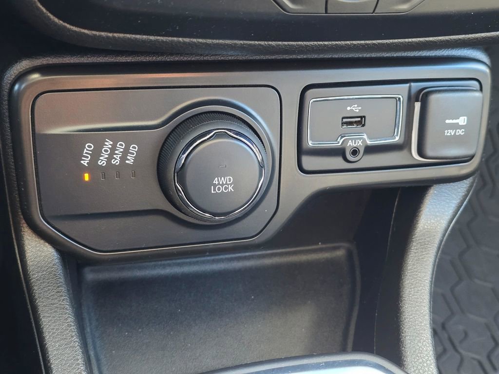 Used 2023 Jeep Renegade Latitude w/ Sun/Sound Group AWD/4WD image 24
