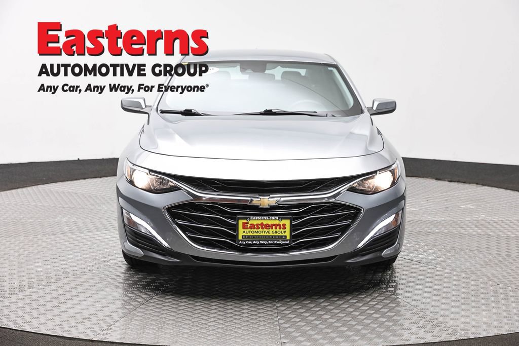 Used 2023 Chevrolet Malibu LT FWD image 2