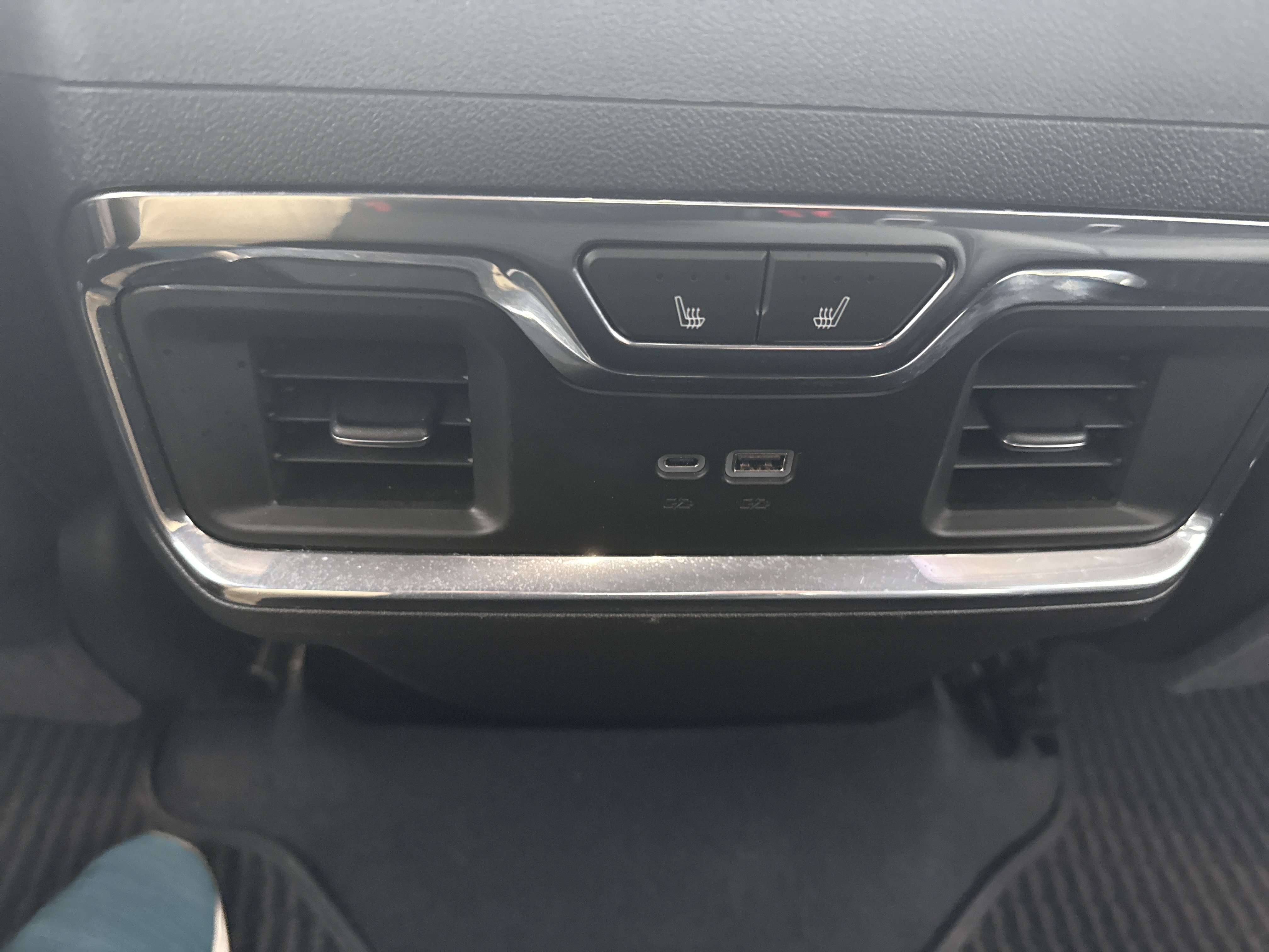 Used 2024 GMC Sierra 2500 Denali w/ Denali Reserve Package image 14