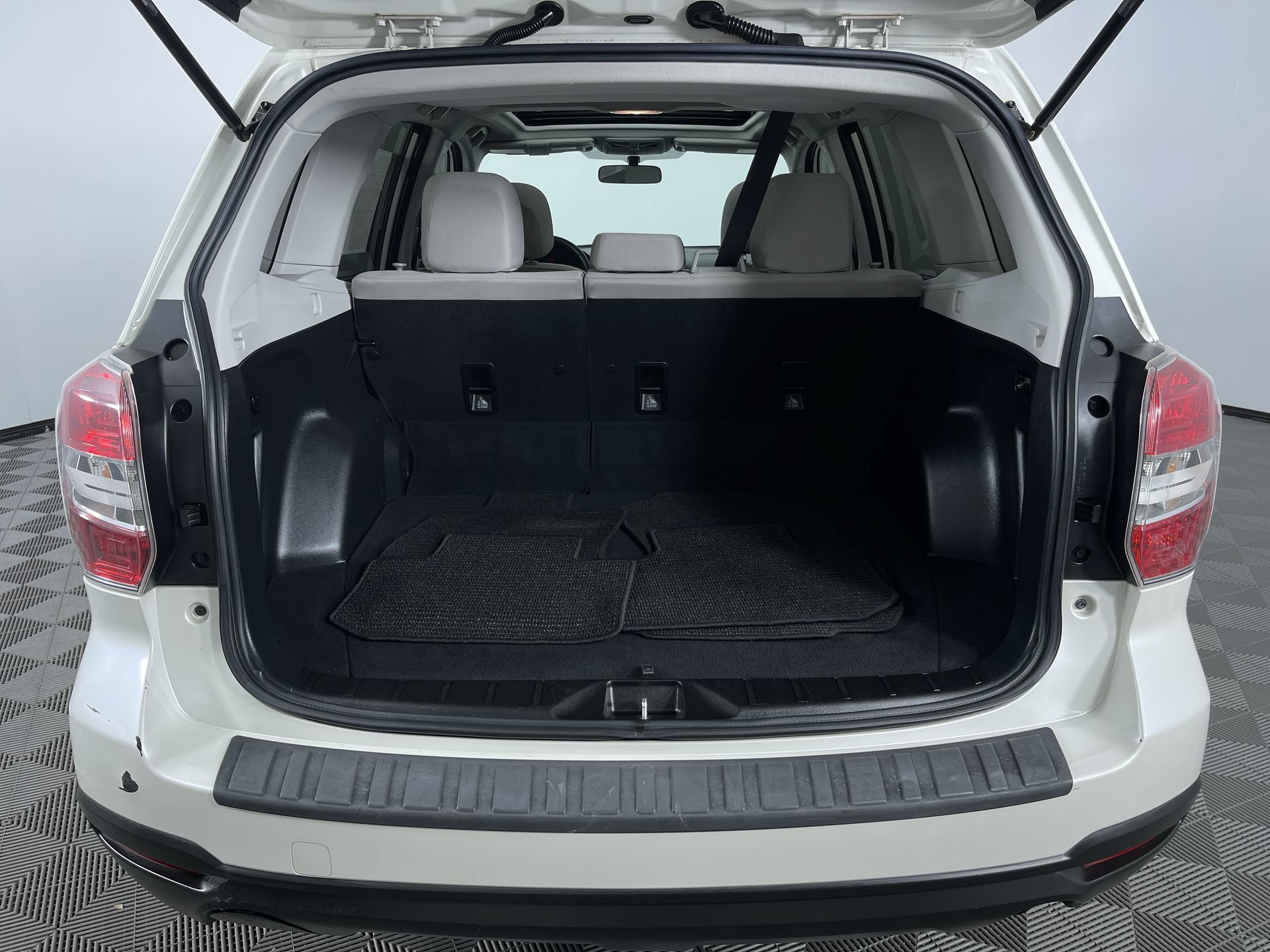 Used 2015 Subaru Forester 2.5i Premium w/ All-Weather Package AWD/4WD image 24