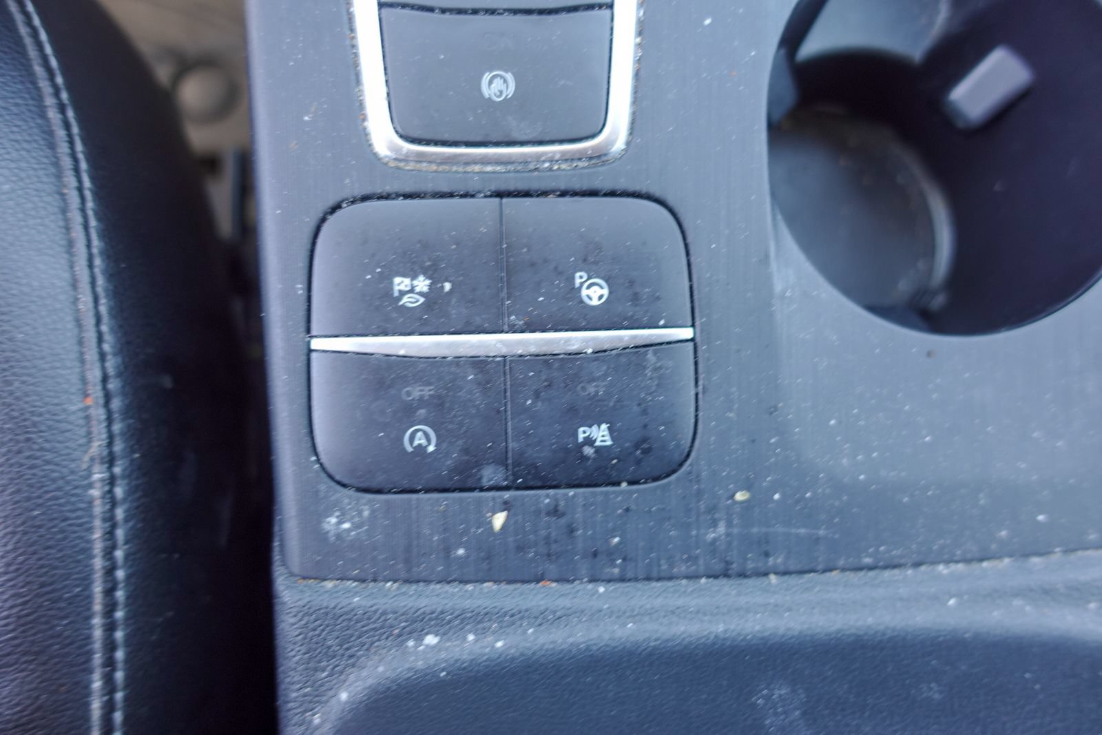 Used 2020 Ford Escape Titanium AWD/4WD image 22