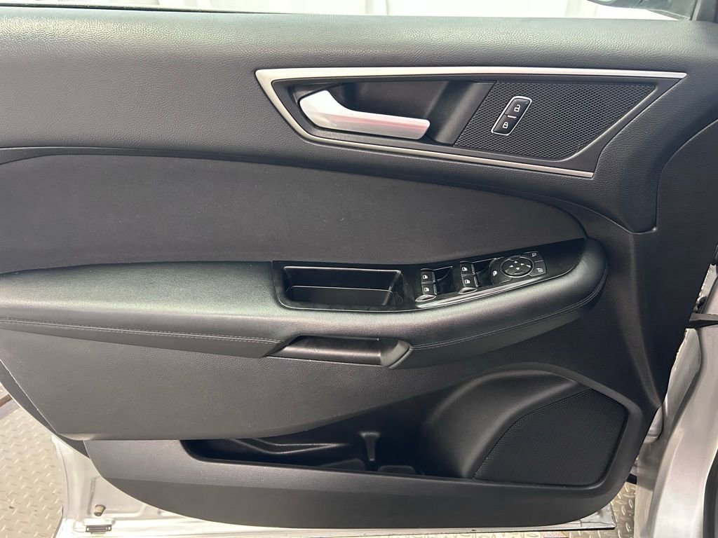 Used 2017 Ford Edge SEL FWD image 4